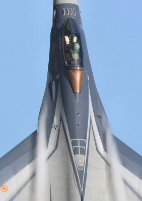 F16 Vertical