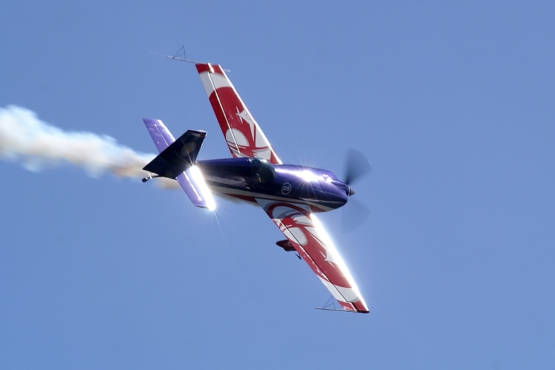 Extra 330