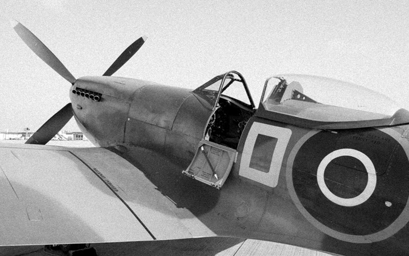 Spitfire - mono