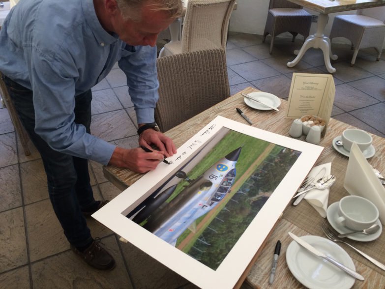 signing images thanks to the Saab team